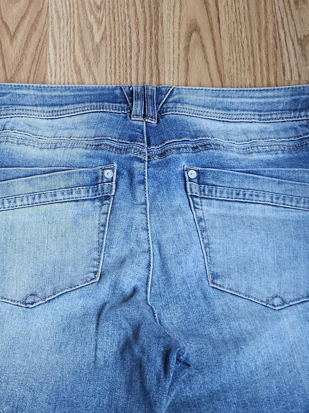 ​Democracy "Ab" Technology Distressed Embellished Skinny Jeans - Size 10 - Picture 12 of 16